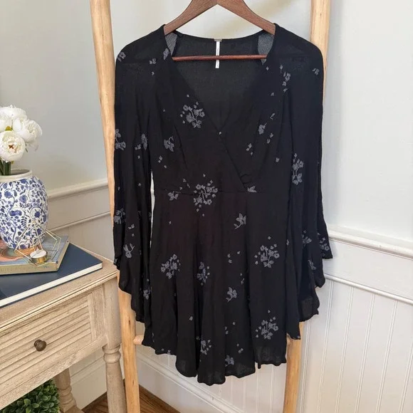 Free People Black Floral Embroidered V-Neck Bell Sleeve Mini Dress Size 0 - Picture 1 of 7